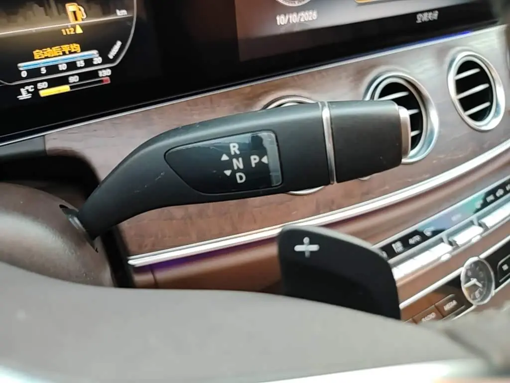 Mercedes-Benz E-Class 2020 — Photo 14/20