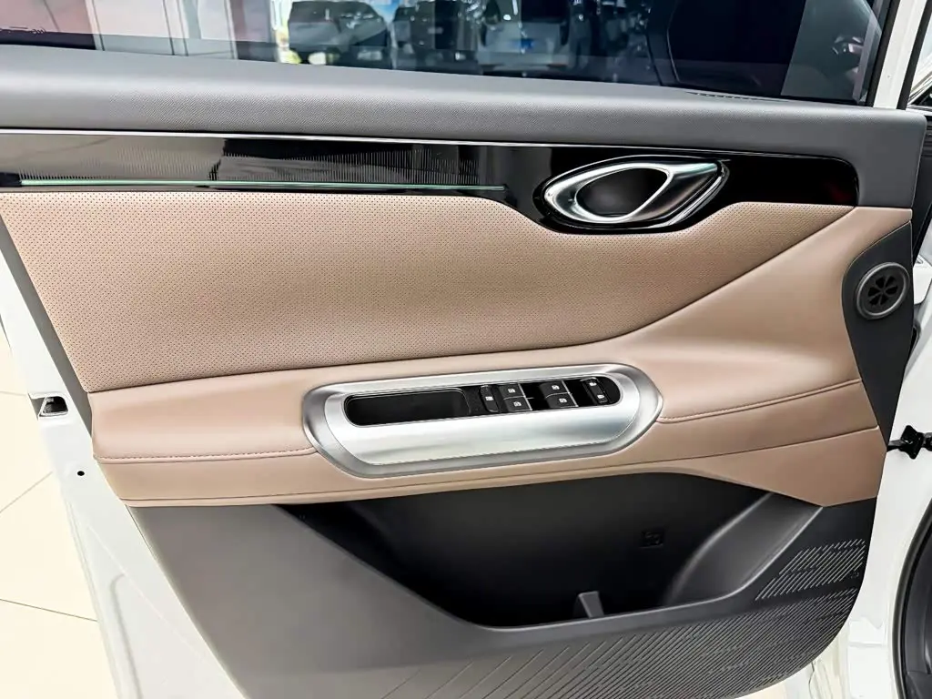 GAC Trumpchi Trumpchi E8 NEV 2024 — Фото 6/16