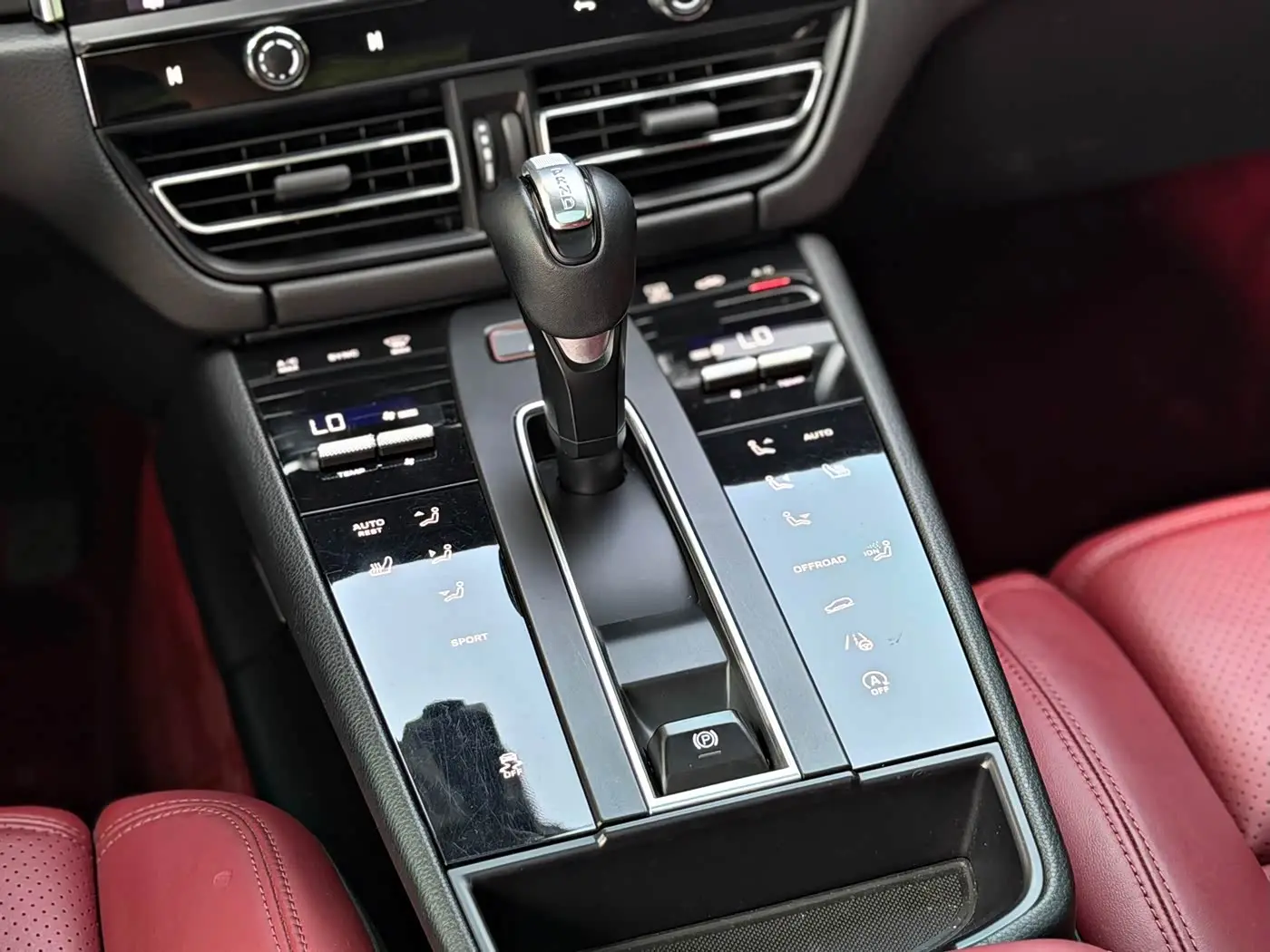 Porsche Macan 2022 — ფოტო 10/20