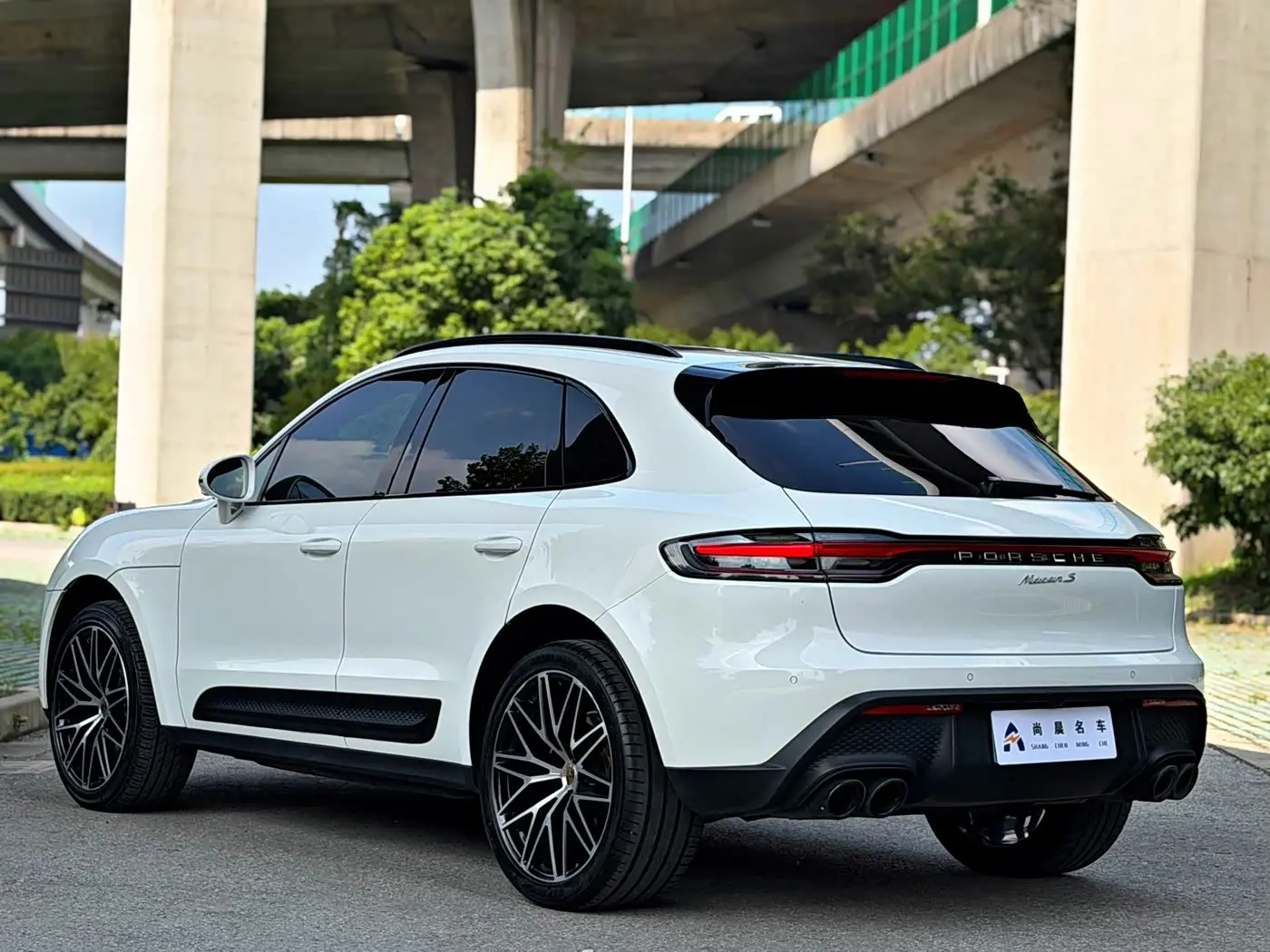 Porsche Macan 2022 — ფოტო 18/20