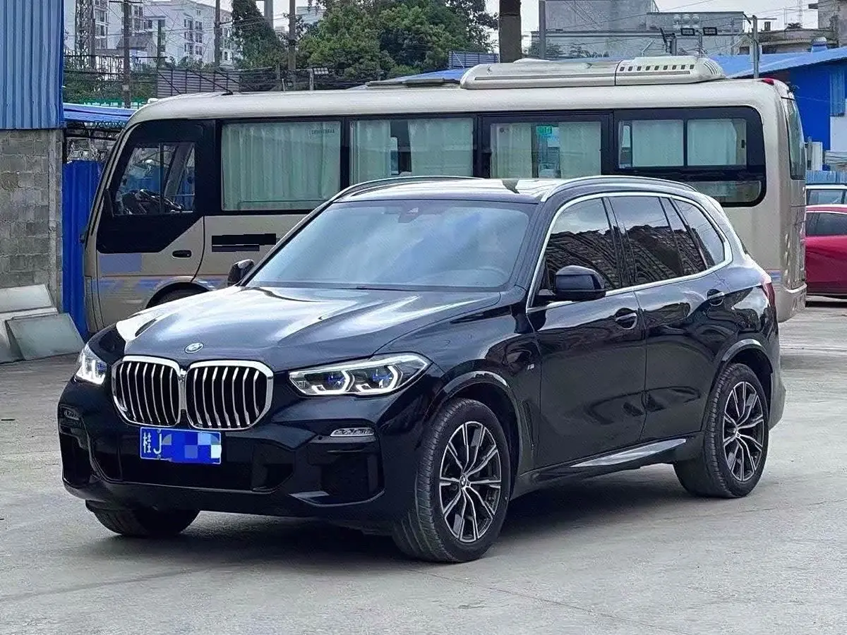 BMW X5 2021 — Фото 1/9