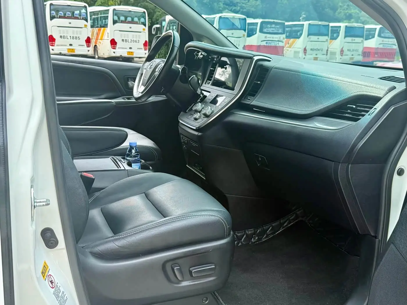 Toyota Sienna 2017 — Photo 17/19