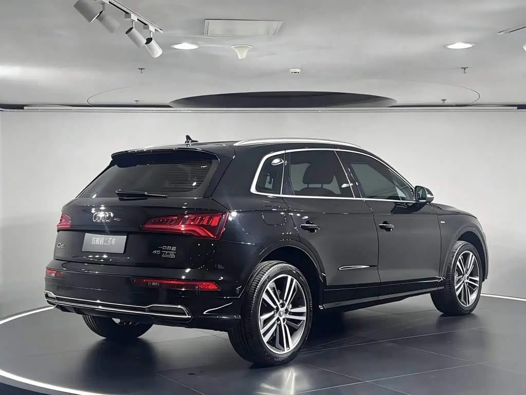 Audi Q5L 2021 — Фото 3/14