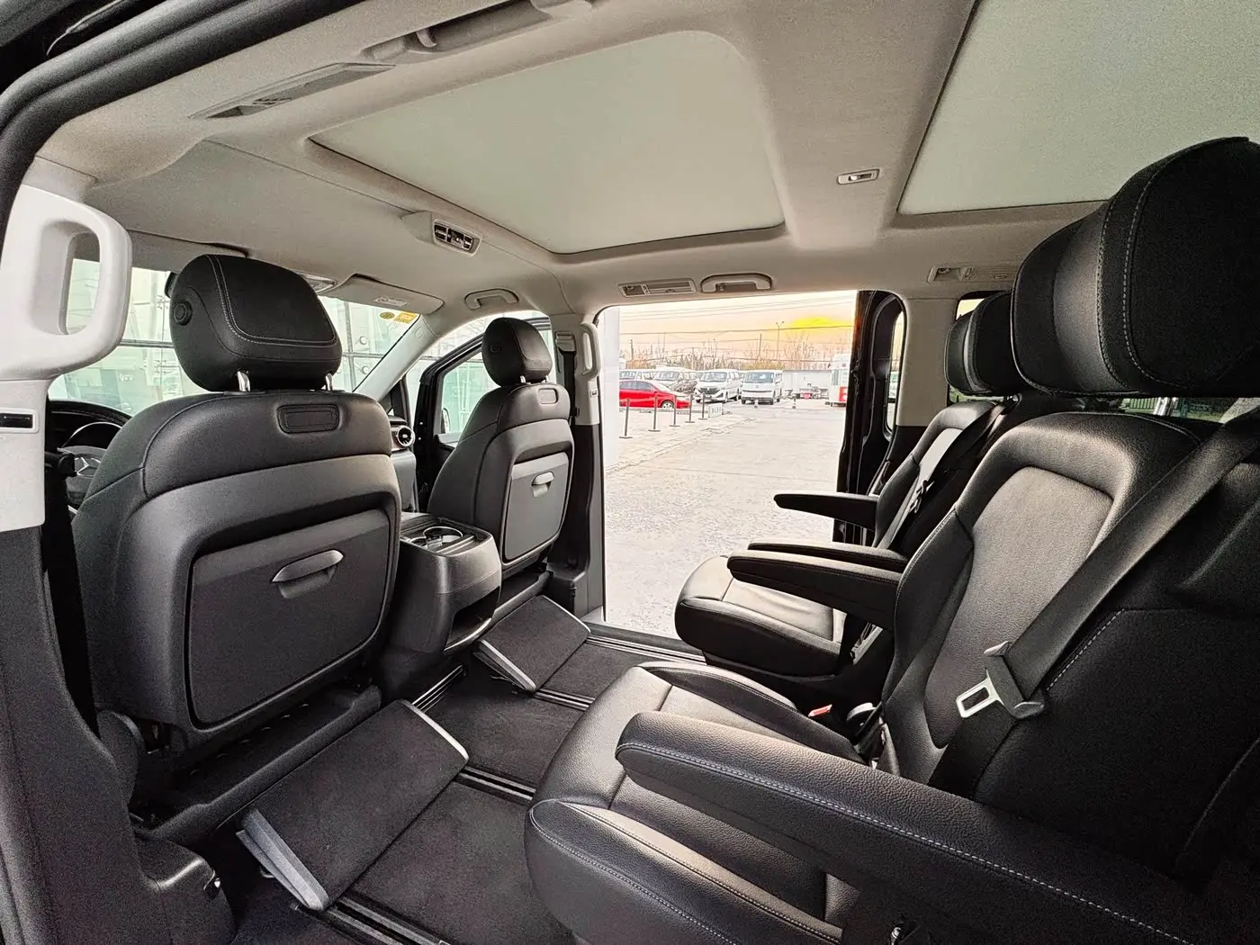 Mercedes-Benz V-Class 2020 — Фото 11/18