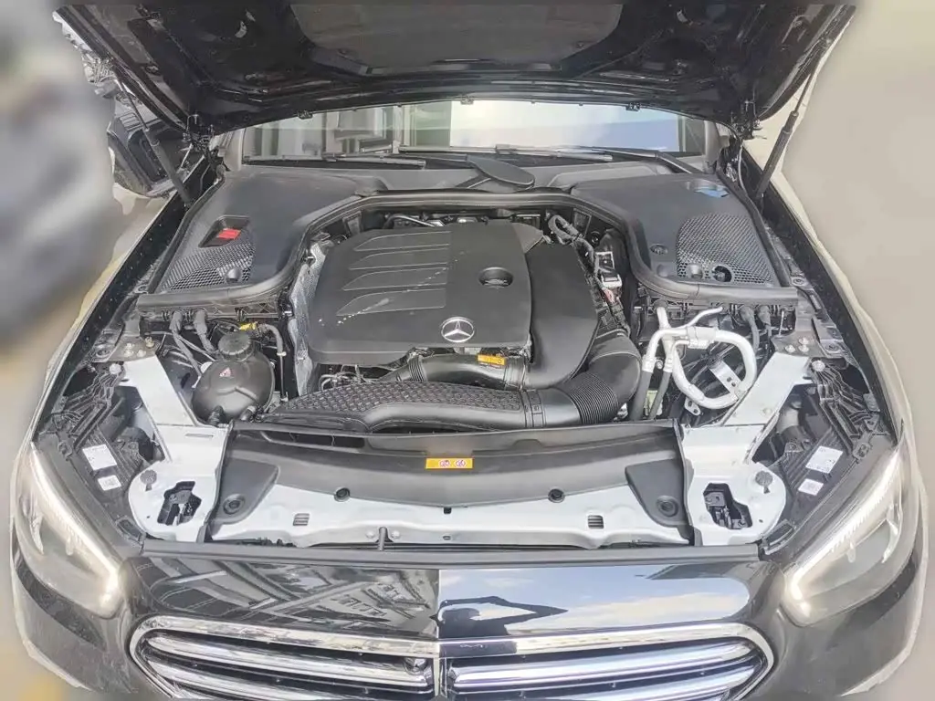 Mercedes-Benz E-Class 2023 — Photo 3/13