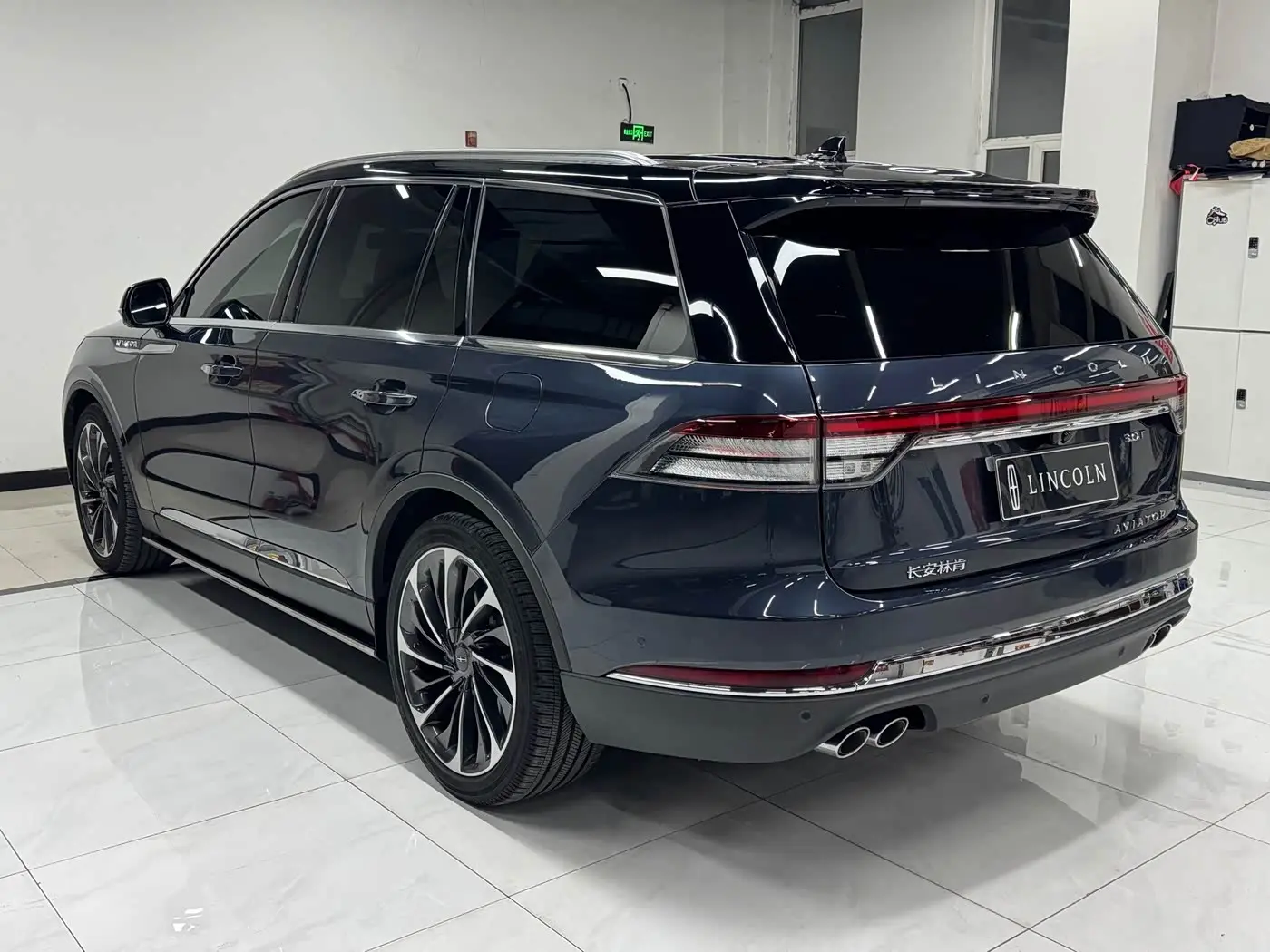 Lincoln Aviator 2021 — ფოტო 6/18