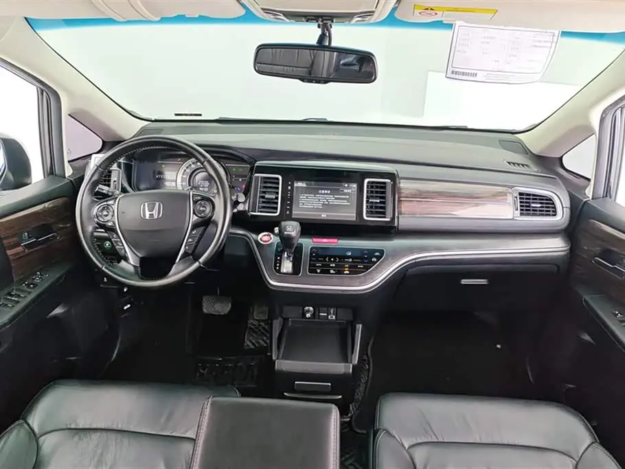 Honda Elysion 2017 — Photo 12/16