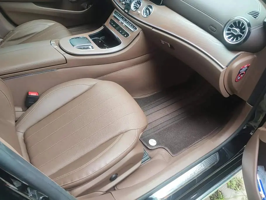 Mercedes-Benz E-Class 2022 — Photo 8/16