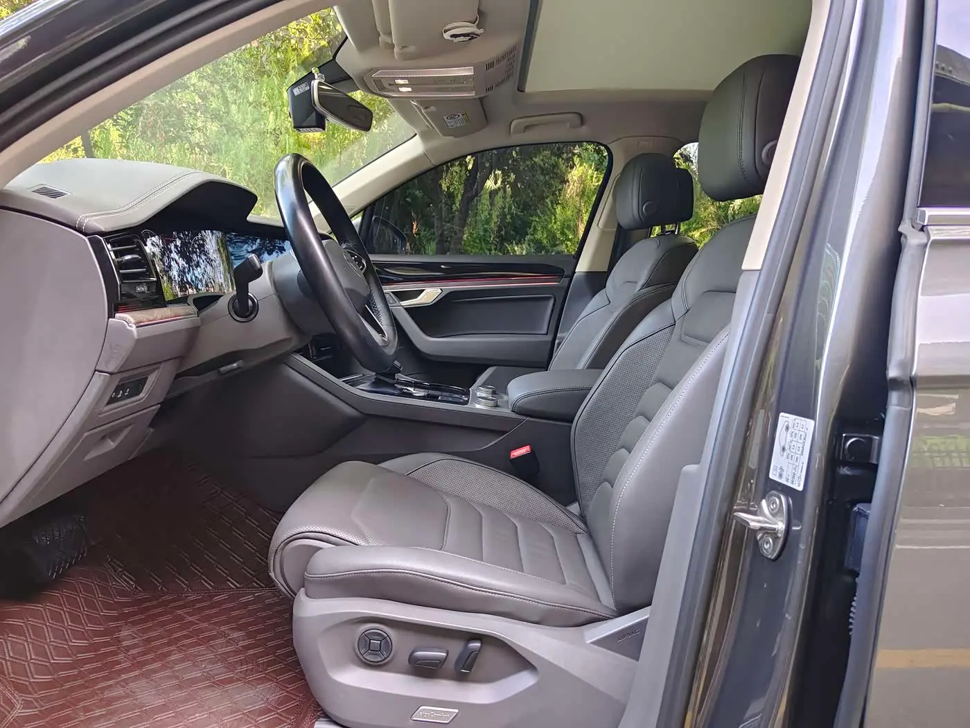 Volkswagen Touareg 2023 — Photo 10/20