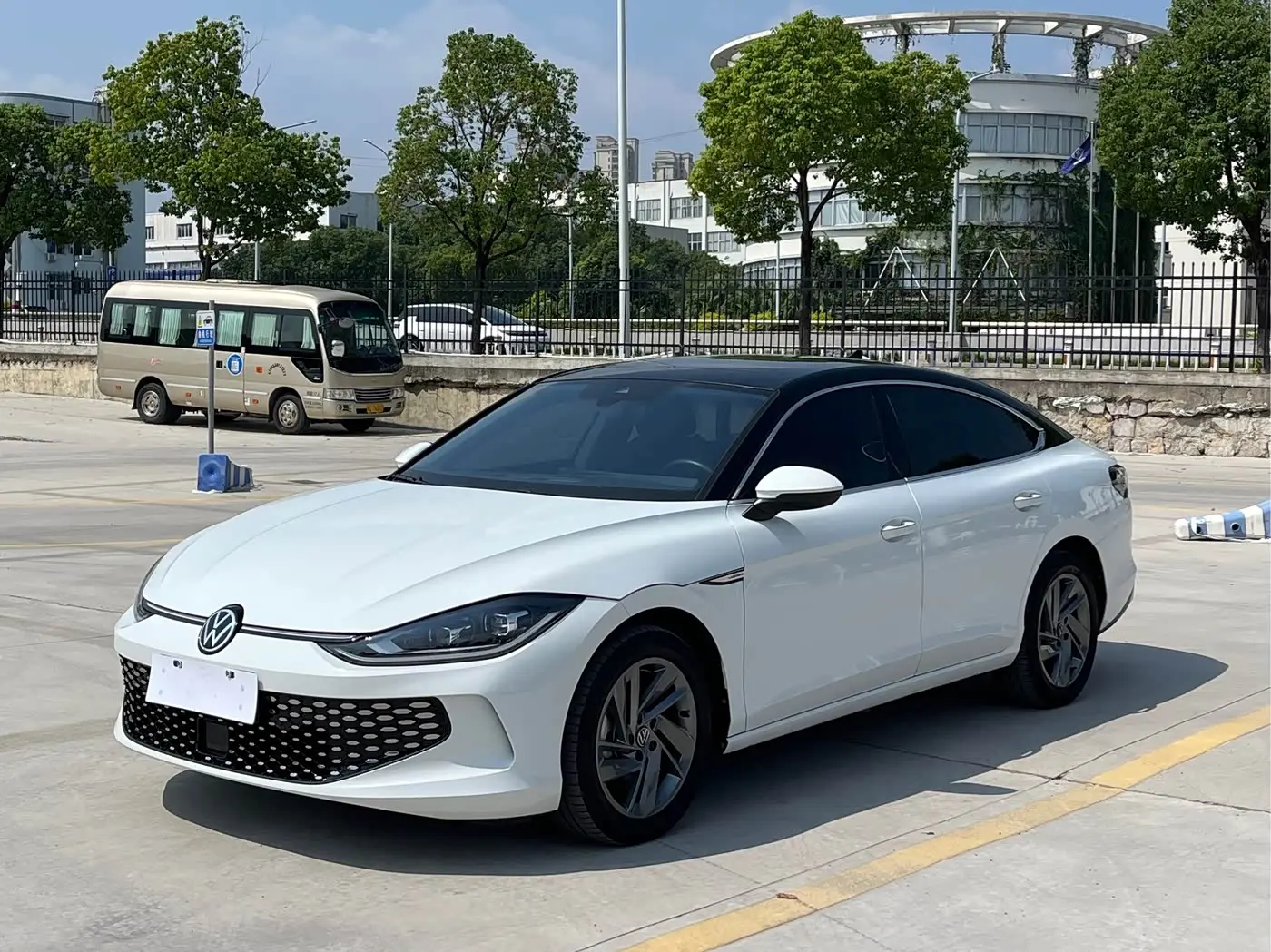 Volkswagen Lamando 2024 — Photo 1/19