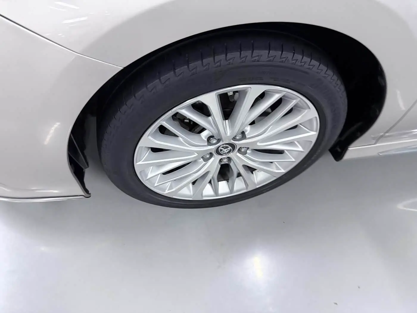 Toyota Camry 2020 — Photo 5/20