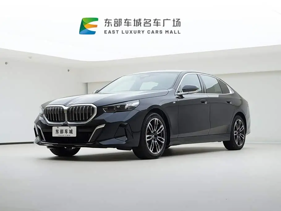 BMW 5 Series 2025 — Photo 1/20