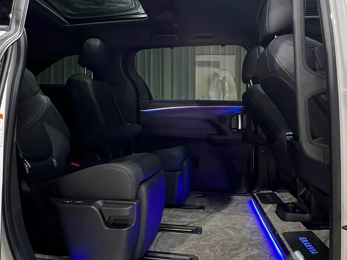 Toyota Granvia 2023 — Photo 19/20