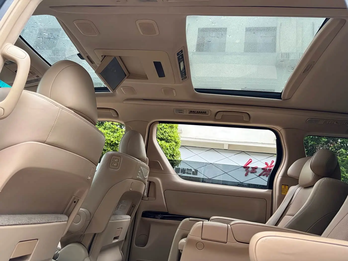 Toyota Alphard 2013 — Photo 12/19