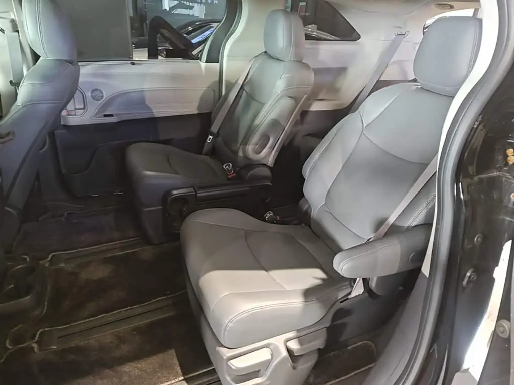 Toyota Sienna 2024 — Photo 17/20