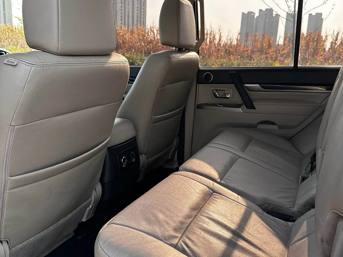 Mitsubishi Pajero 2019 — Photo 8/9