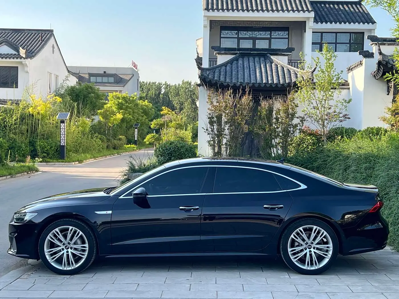 Audi A7L 2024 — Фото 7/20