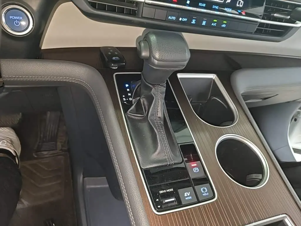 Toyota Sienna 2023 — Photo 14/20