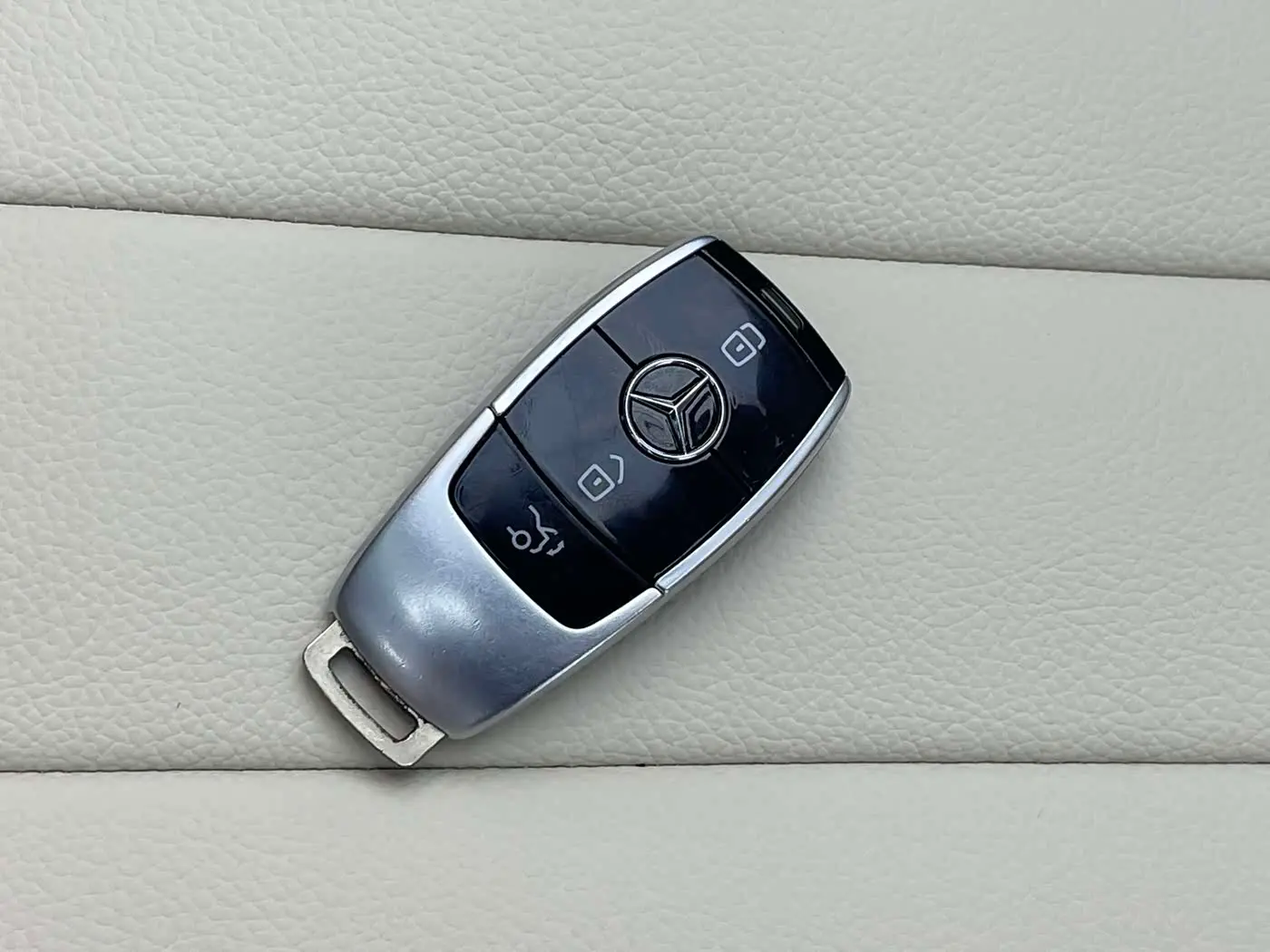 Mercedes-Benz E-Class 2022 — Фото 14/19