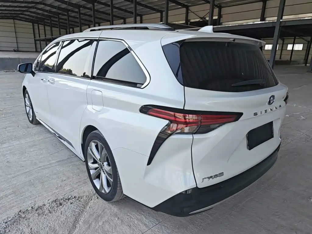 Toyota Sienna 2023 — Photo 5/20