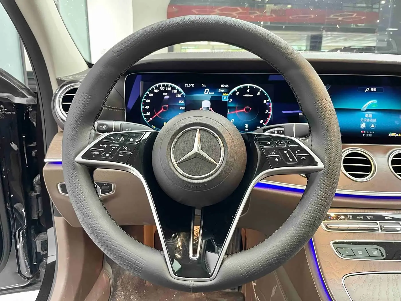 Mercedes-Benz E-Class 2023 — Photo 9/20