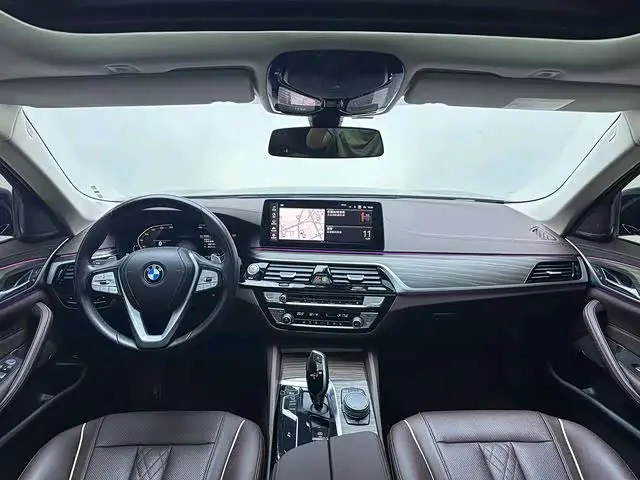 BMW 5 Series 2023 — ფოტო 7/16