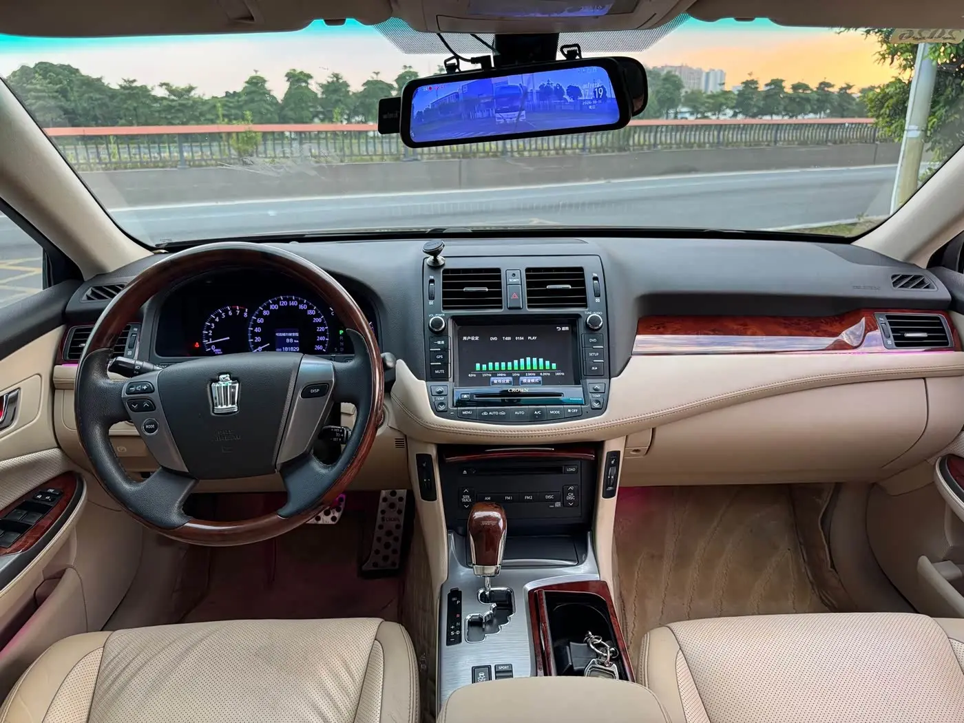 Toyota Crown 2014 — Photo 11/19