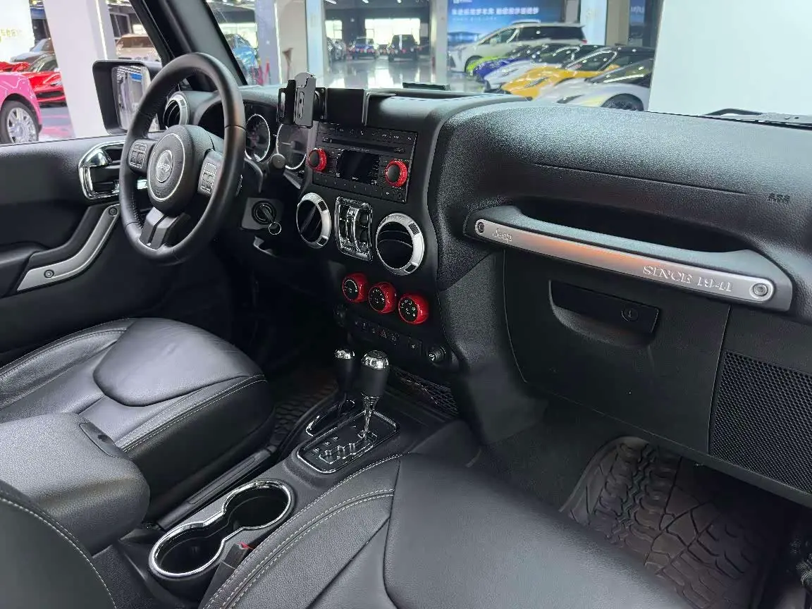 Jeep Wrangler 2016 — Фото 11/20