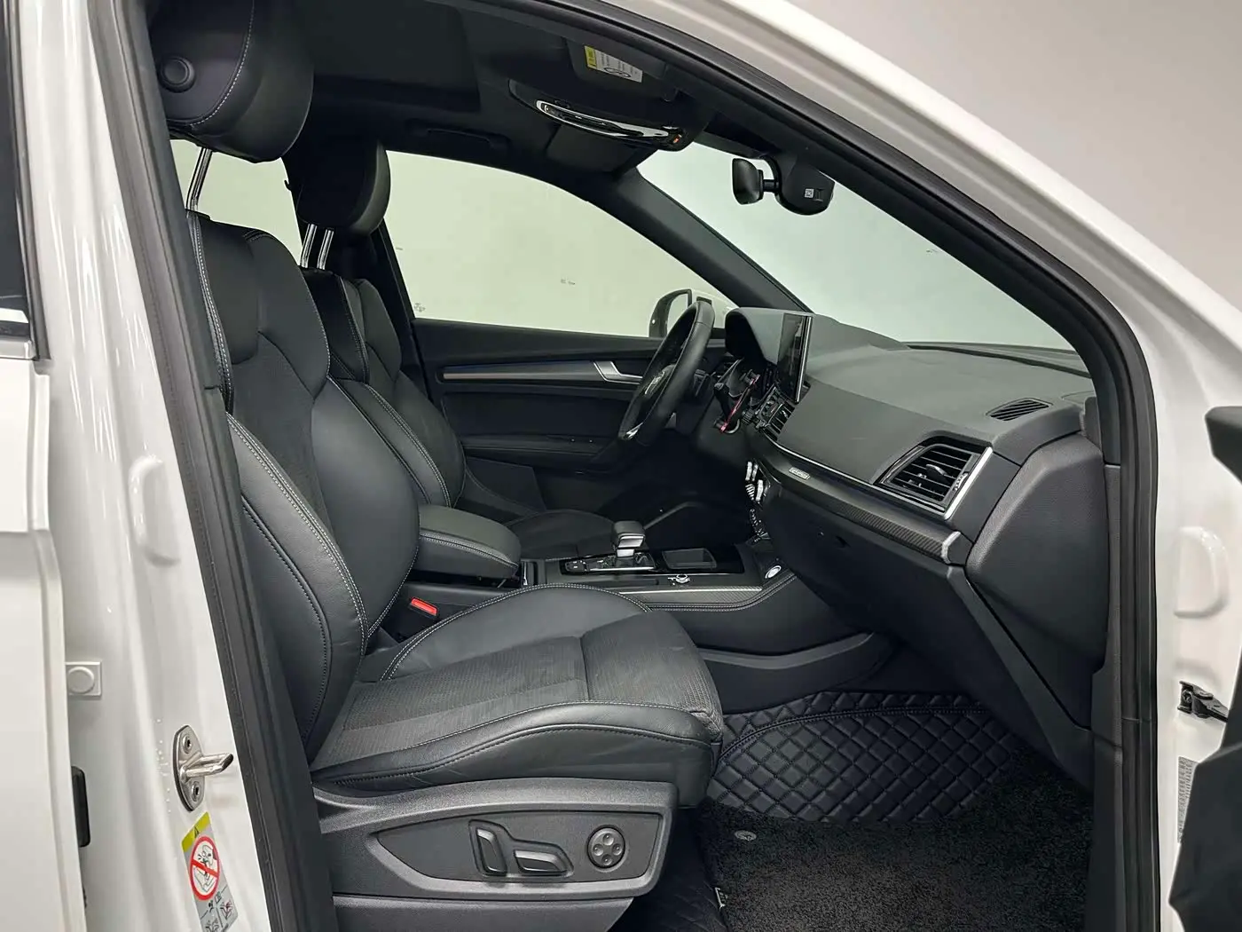 Audi Q5L Sportback 2021 — Şəkil 13/18