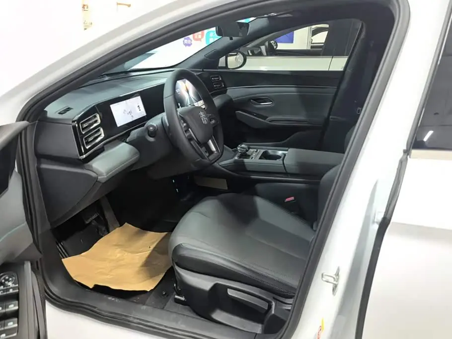 BYD Qin L 2025 — Photo 9/16