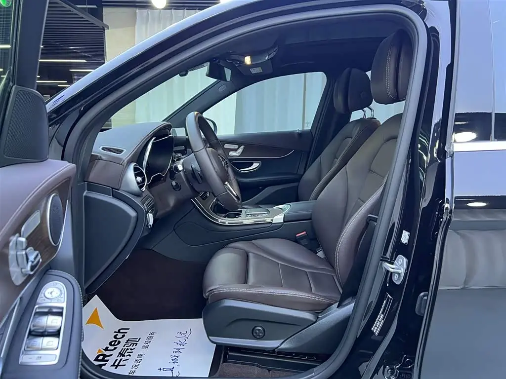 Mercedes-Benz GLC 2023 — Photo 7/20