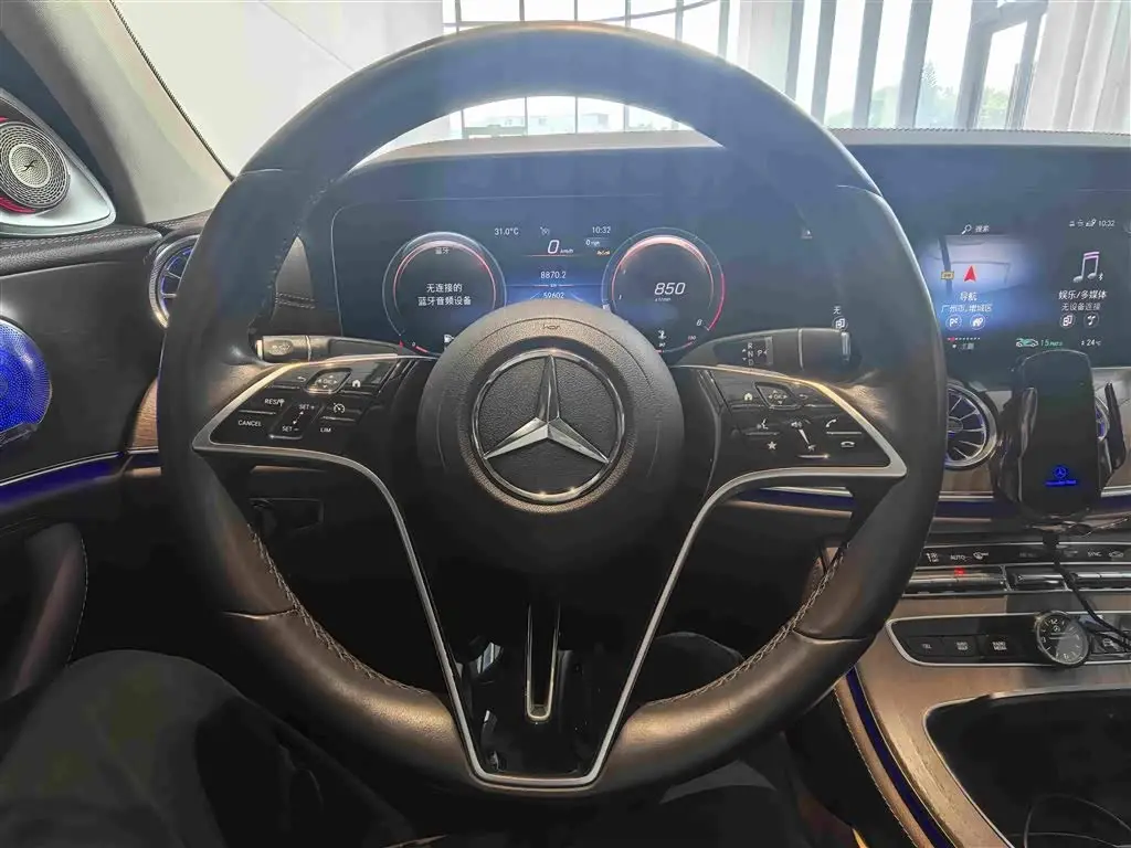 Mercedes-Benz E-Class 2023 — ფოტო 13/20