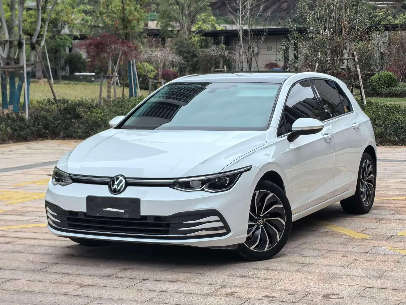Volkswagen Golf 2023 — Photo 1/16