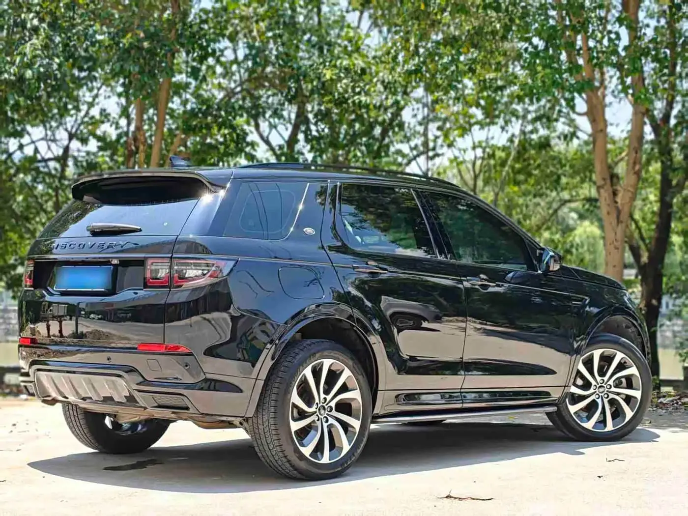 Land Rover Discovery Sport 2024 — Фото 4/9