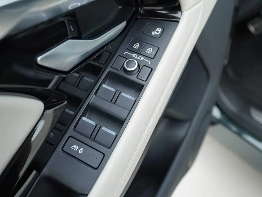 Land Rover Range Rover Evoque 2023 — Фото 10/19