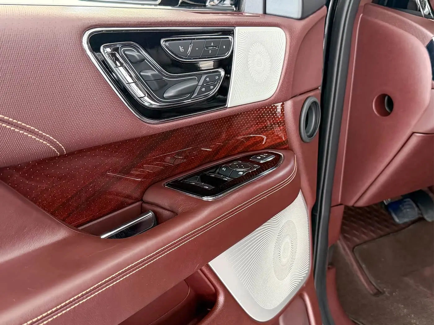 Lincoln Navigator 2022 — Фото 17/20