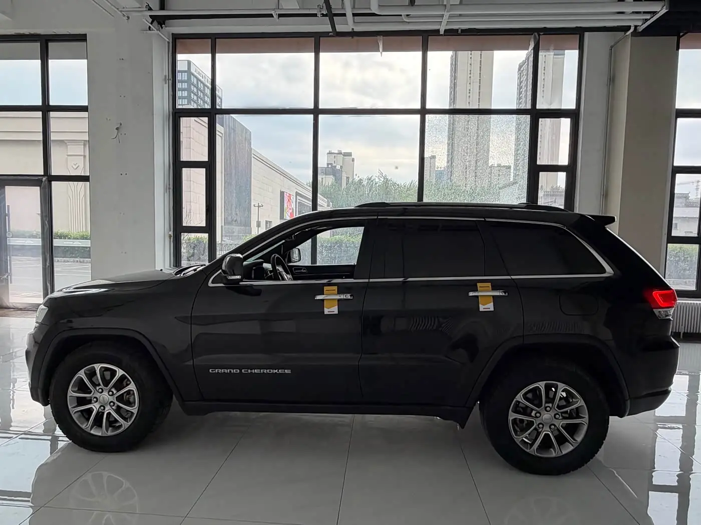 Jeep Grand Cherokee 2017 — Фото 5/10
