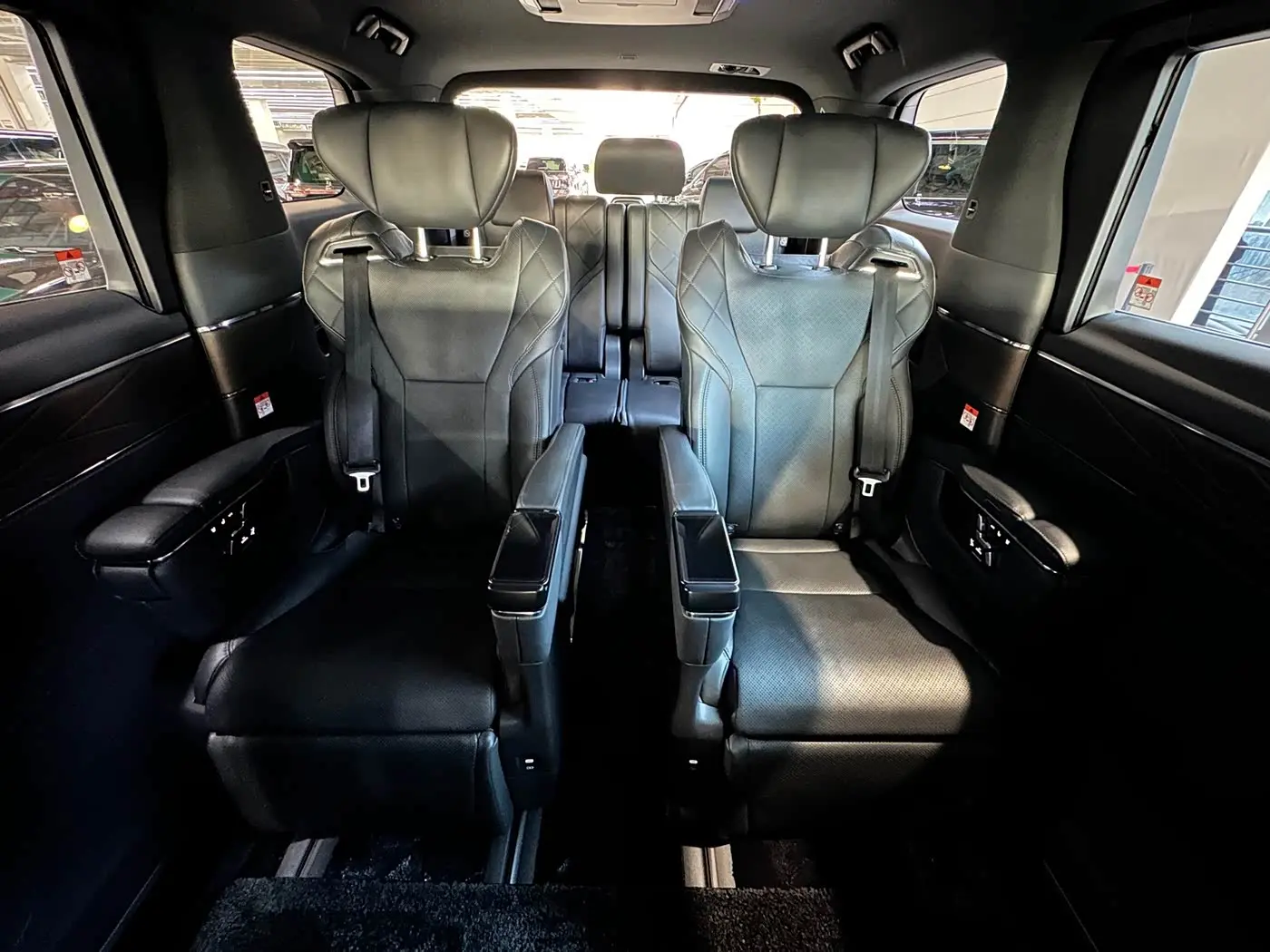 Toyota Vellfire 2024 — Photo 12/20