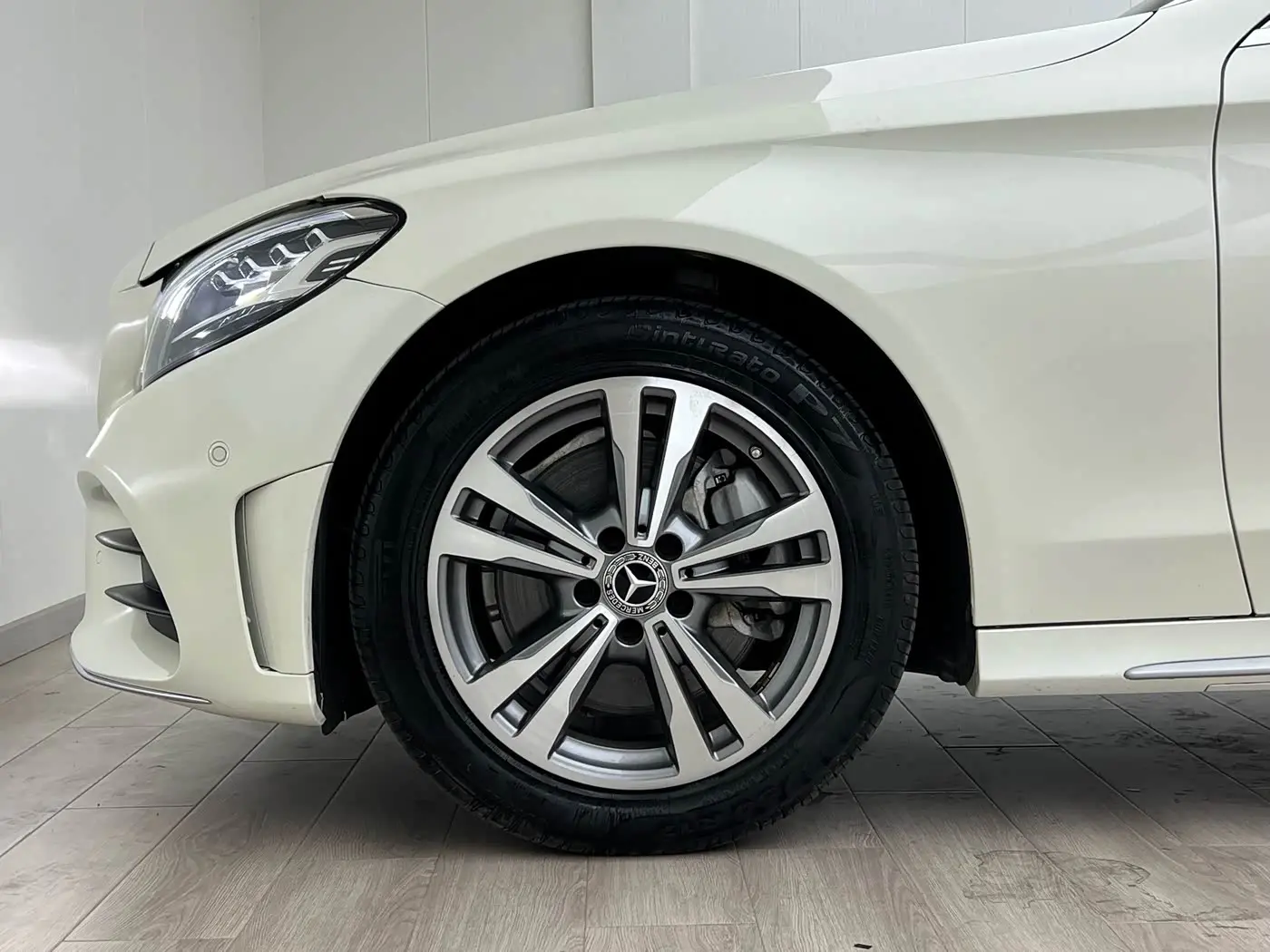 Mercedes-Benz C-Class 2019 — Photo 7/20
