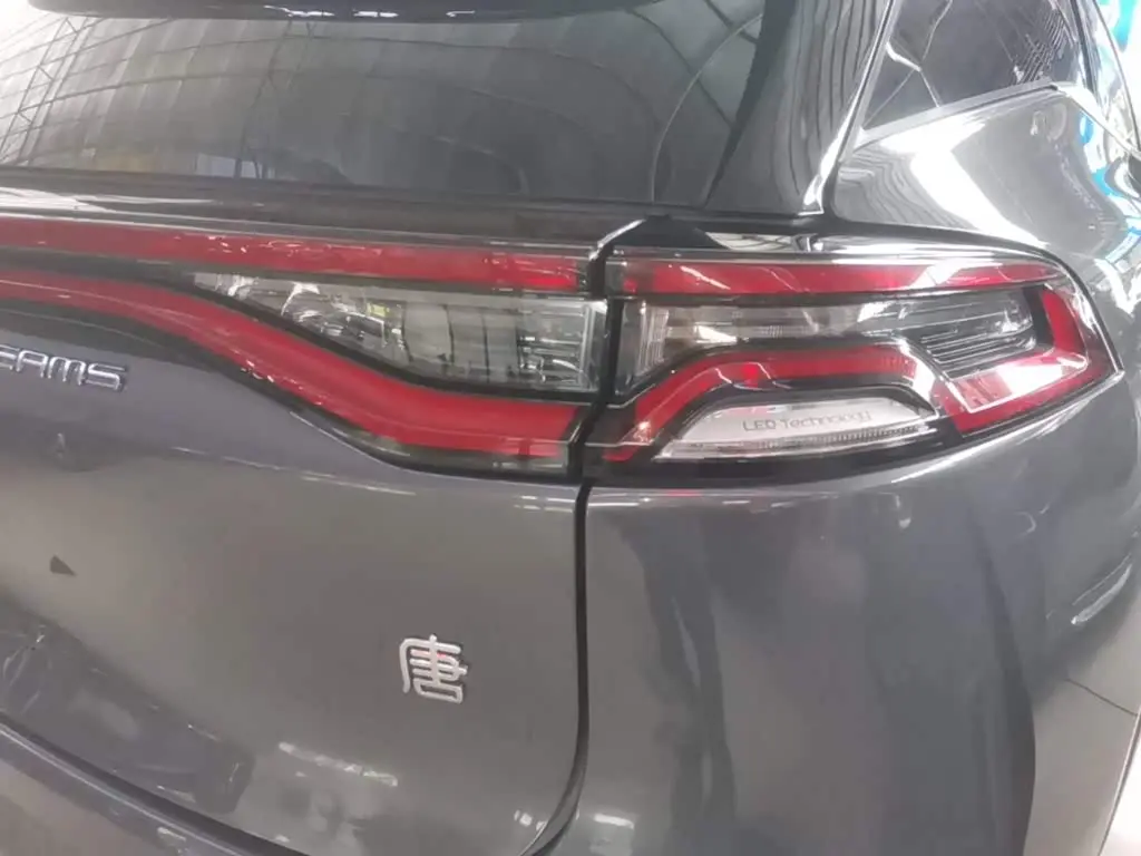 BYD Tang New Energy 2023 — Photo 7/19