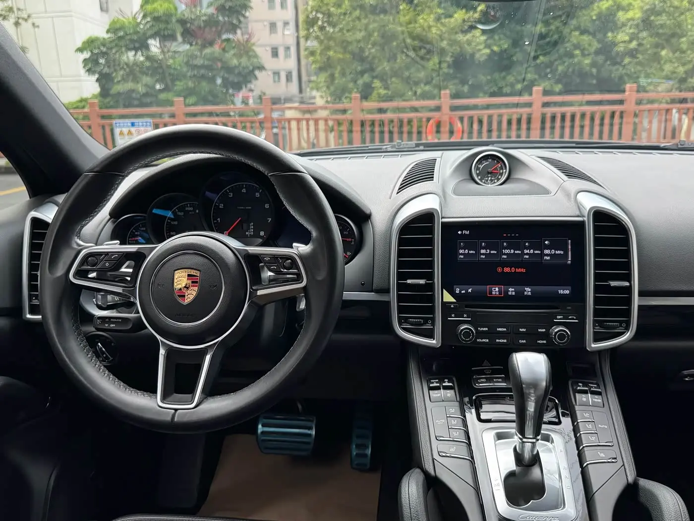 Porsche Cayenne 2016 — Фото 17/20