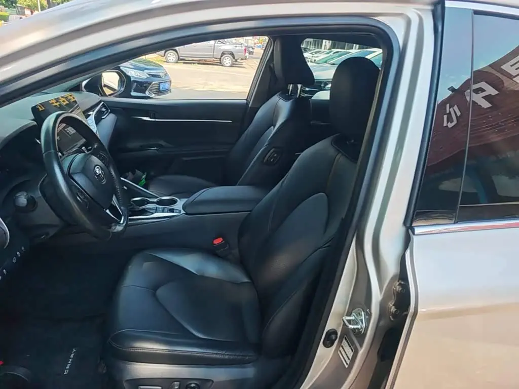 Toyota Camry 2023 — Şəkil 14/19