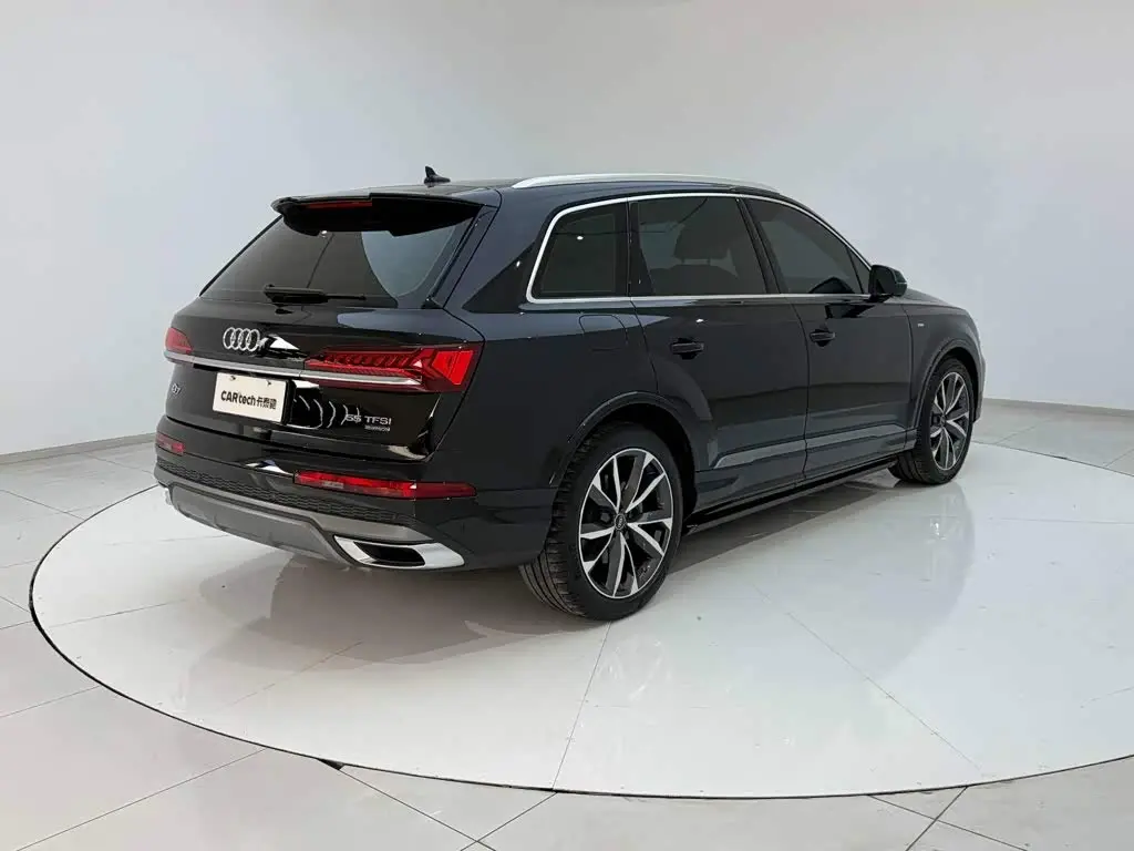 Audi Q7 2021 — Фото 8/20