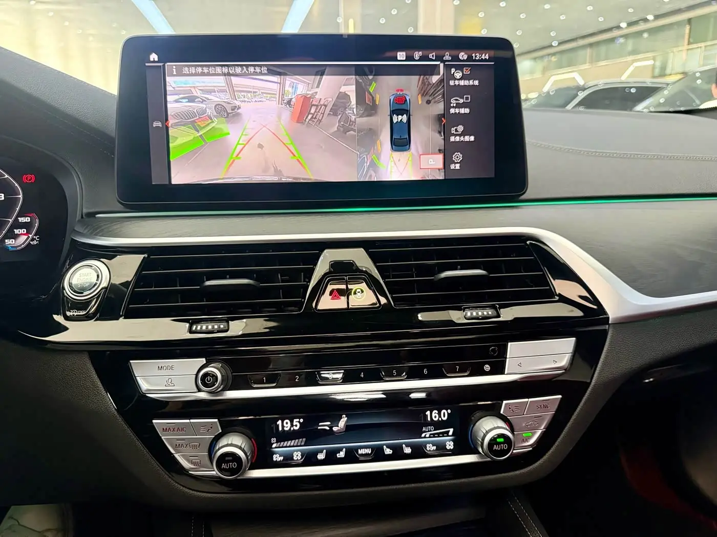 BMW 5 Series 2021 — Photo 11/17