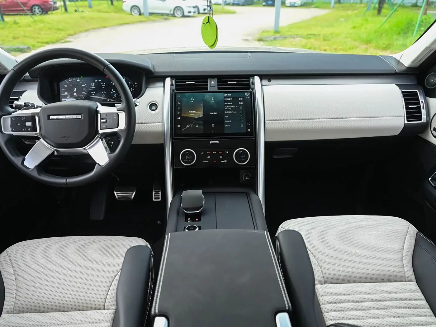 Land Rover Discovery 2022 — Photo 14/15
