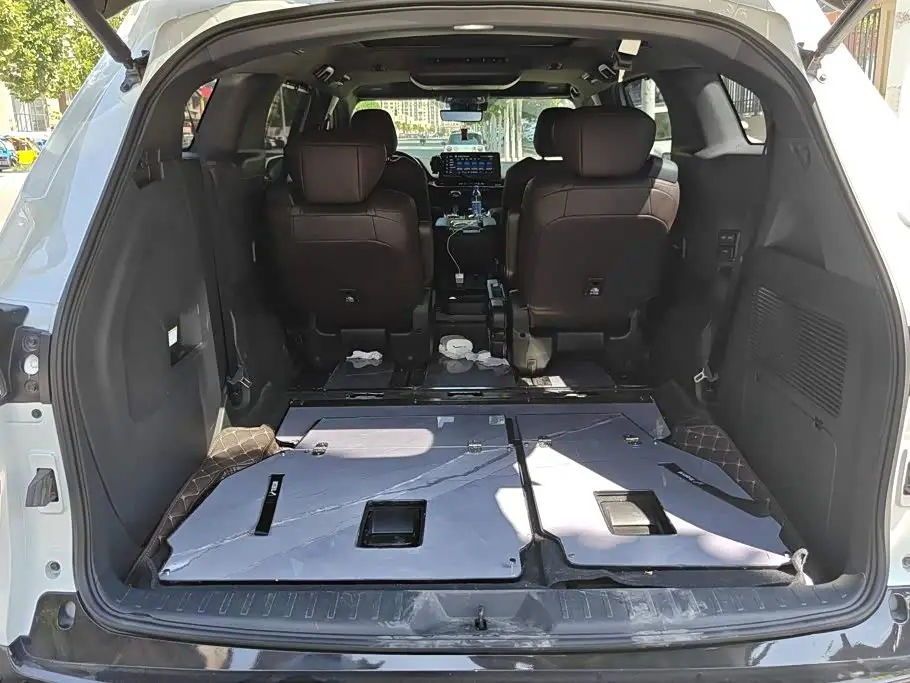 Toyota Sienna 2023 — Photo 4/16
