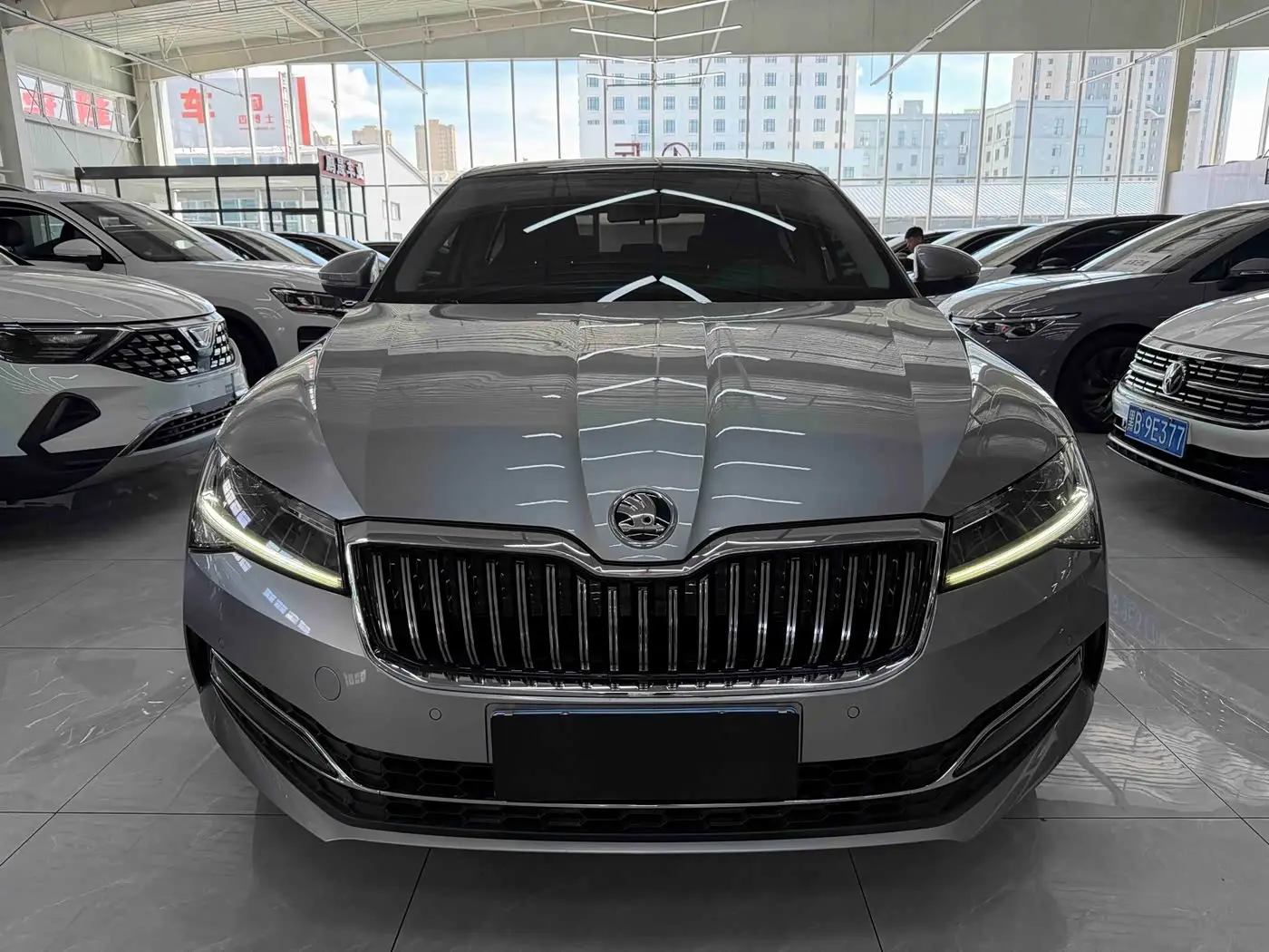 Škoda Superb 2022 — Фото 2/20
