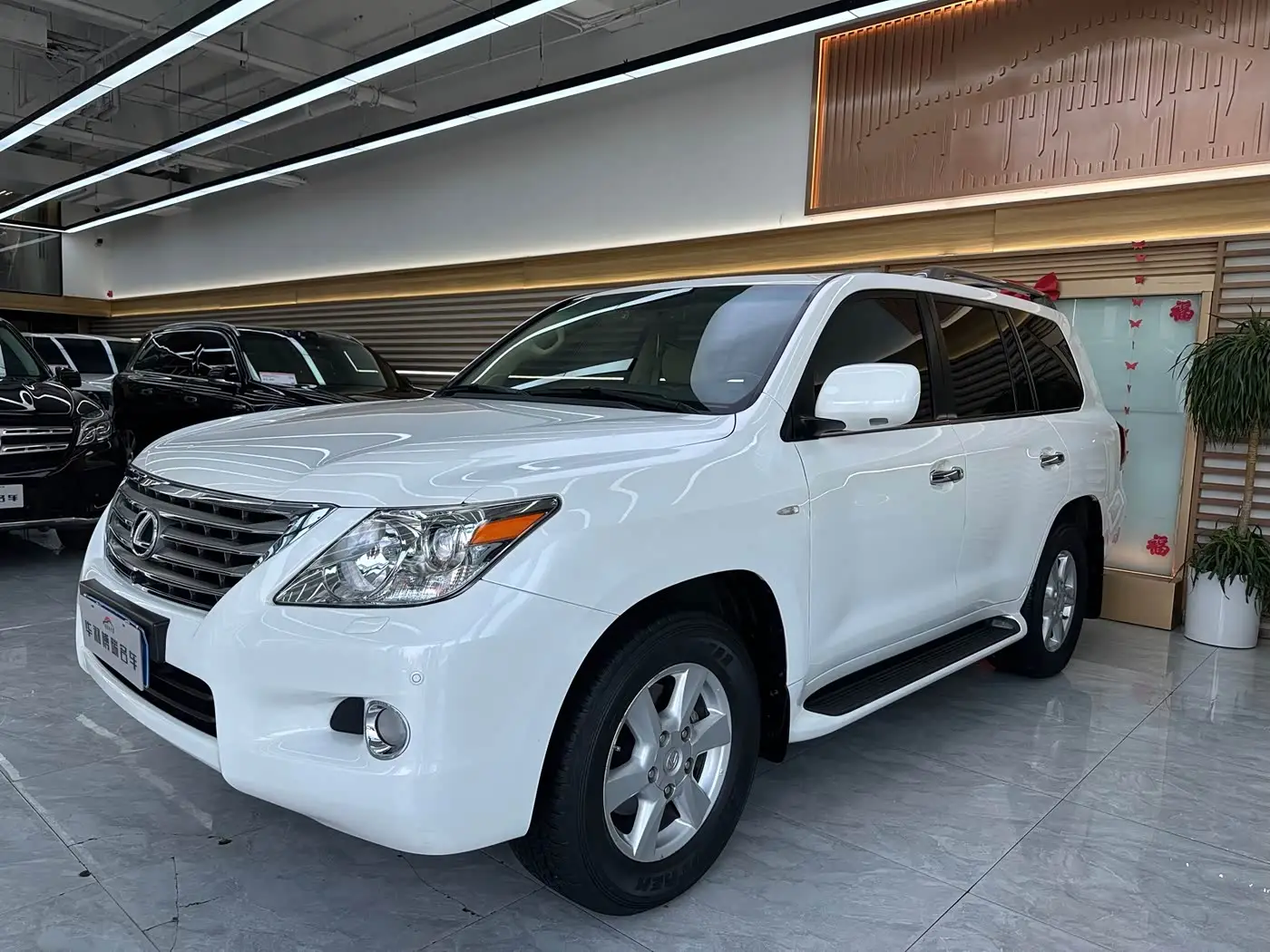 Lexus LX, 2011