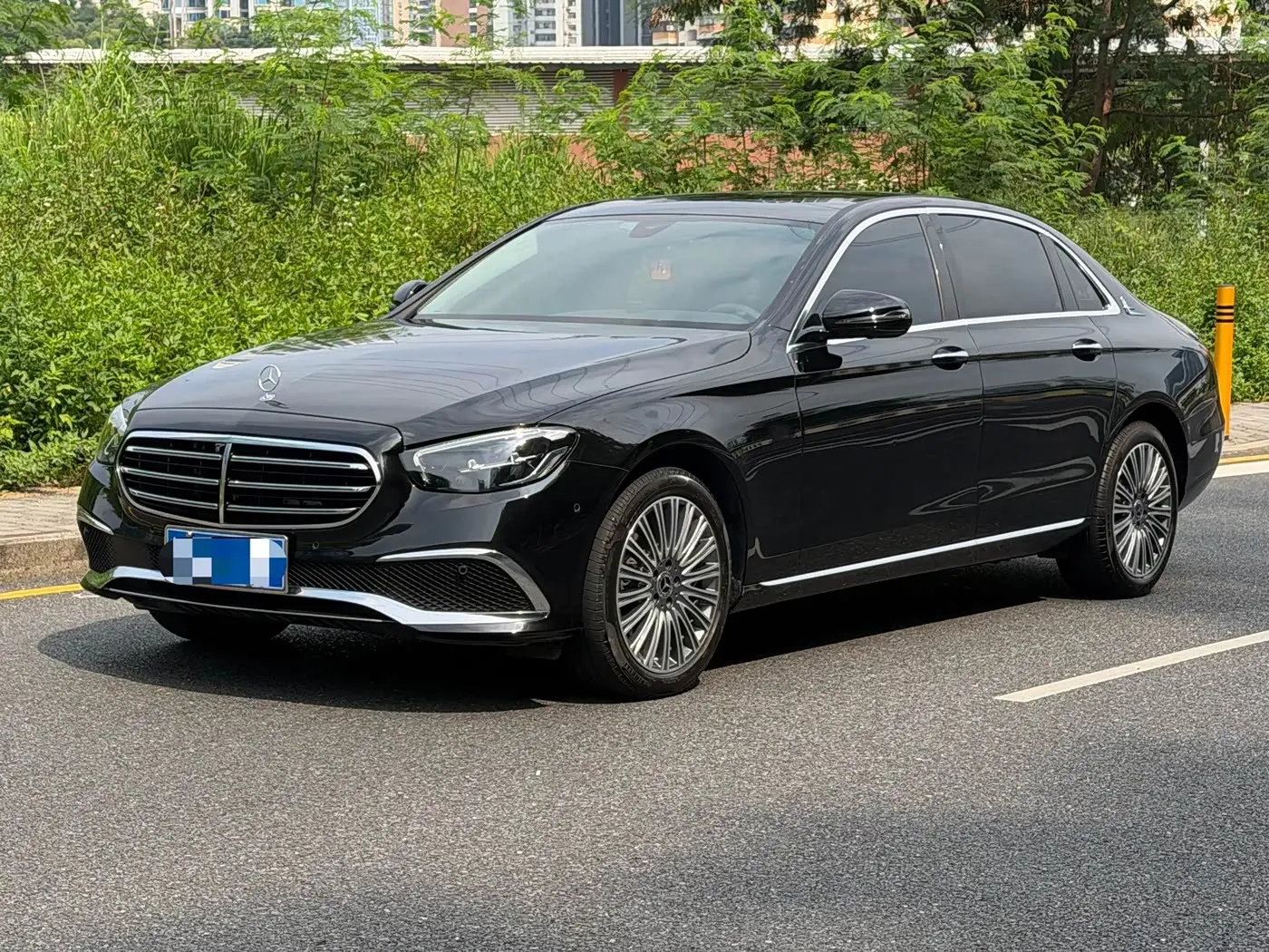 Mercedes-Benz E-Class 2023 — Фото 1/11