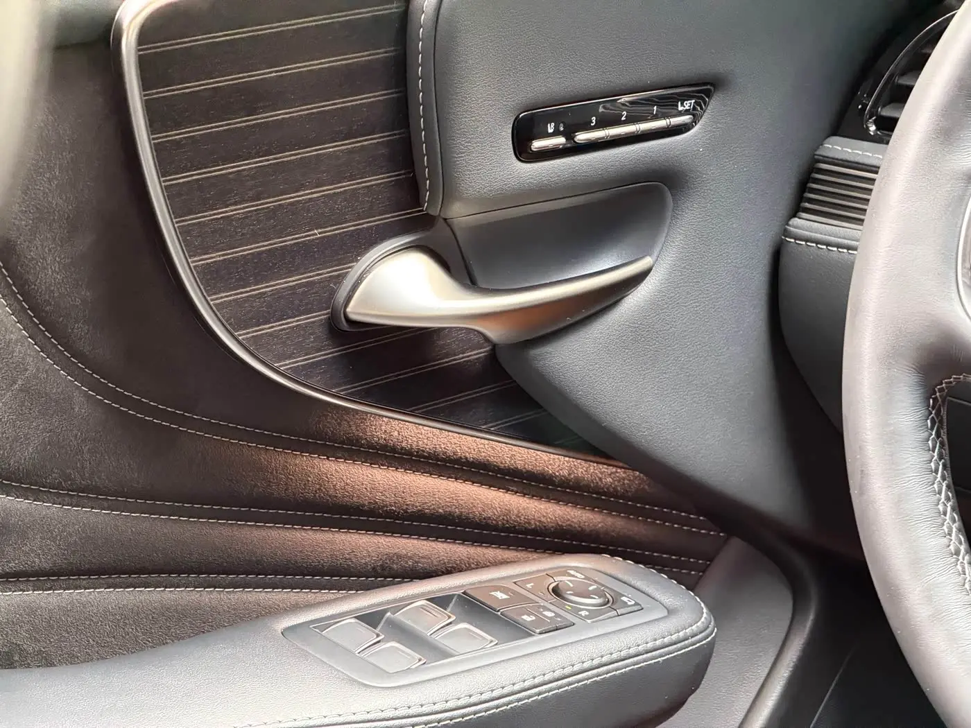 Lexus LS 2019 — Photo 15/19